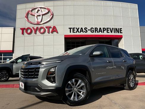 Used 2025 Chevrolet Equinox LT image 2