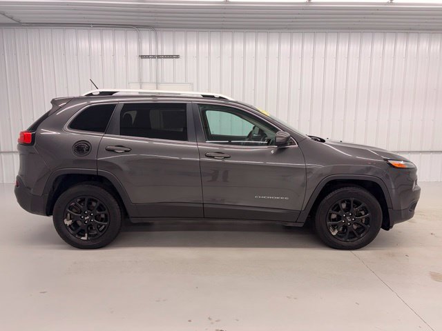Used 2015 Jeep Cherokee Latitude w/ Cold Weather Group AWD/4WD image 6