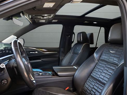 Used 2022 Cadillac Escalade Sport Platinum w/ LPO, ONYX Package AWD/4WD image 43