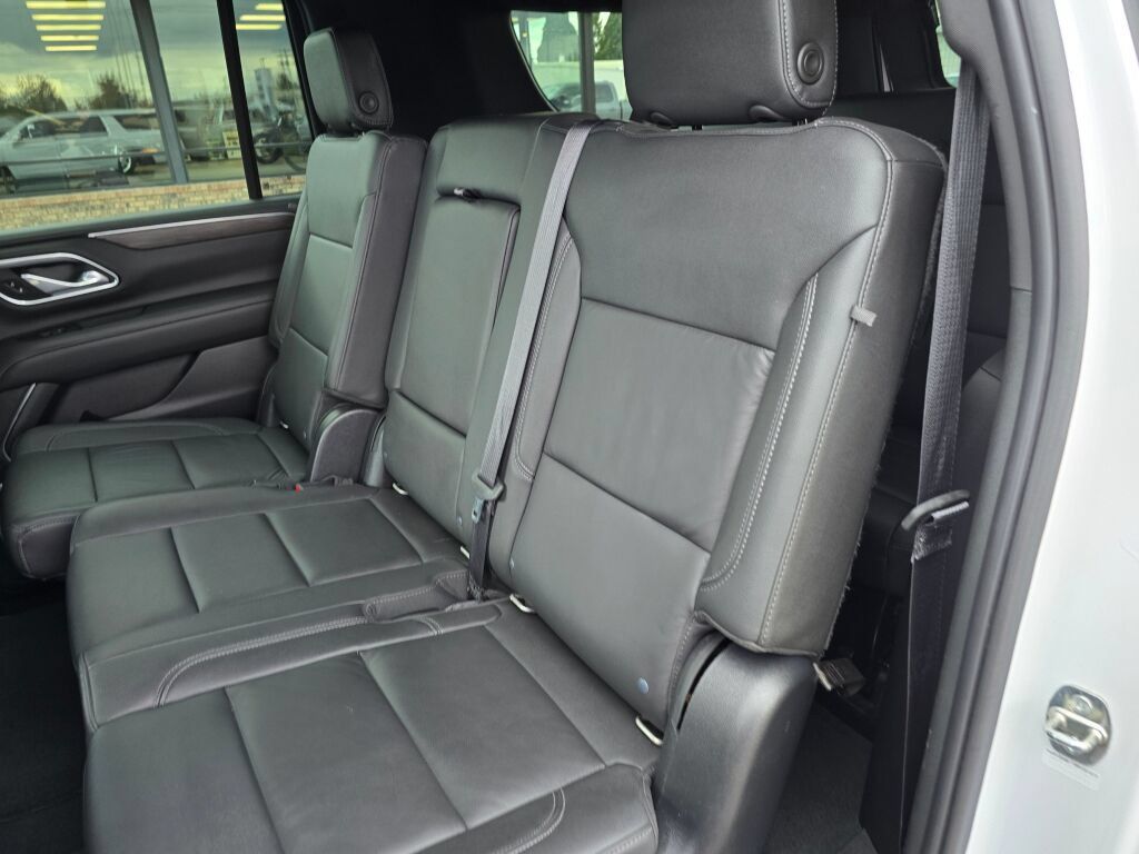 Used 2022 Chevrolet Suburban LT w/ Luxury Package AWD/4WD image 19