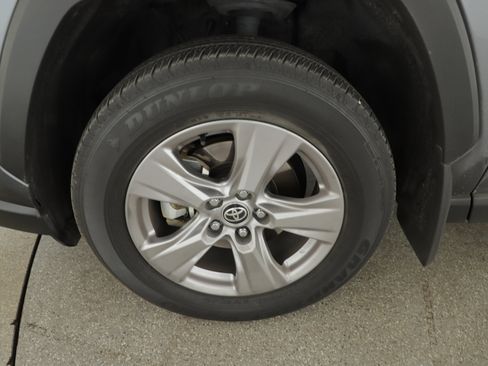Used 2022 Toyota RAV4 XLE w/ Convenience Package image 5