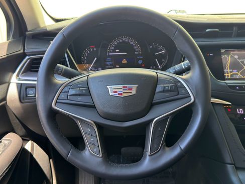 Used 2017 Cadillac XT5 Luxury w/ Driver Awareness Package FWD image 18
