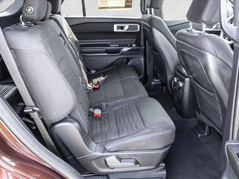 Used 2020 Ford Explorer XLT w/ Comfort Package AWD/4WD image 23