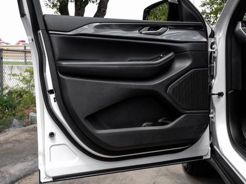 Used 2023 Jeep Grand Cherokee Altitude image 53