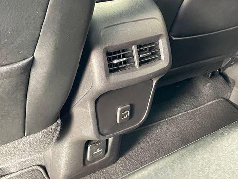 Used 2024 GMC Terrain SLT image 24