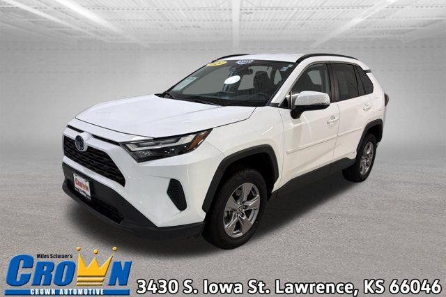 Used 2024 Toyota RAV4 LE AWD/4WD image 1