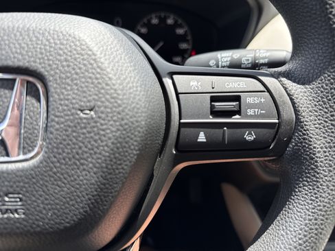 Used 2023 Honda HR-V LX image 19