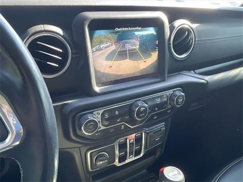 Used 2022 Jeep Wrangler Unlimited Sahara w/ Cold Weather Group image 17