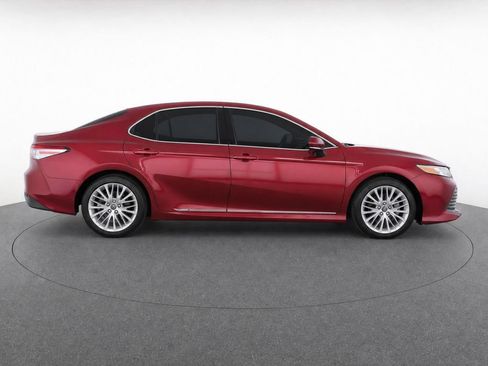 Used 2018 Toyota Camry XLE FWD image 11