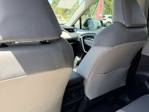 Used 2019 Toyota RAV4 XLE Premium w/ Carpet Mat Package FWD image 21