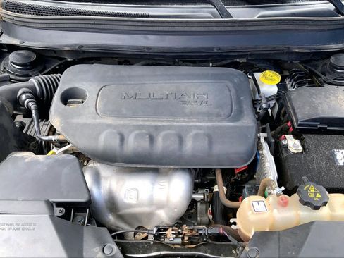 Used 2021 Jeep Cherokee Latitude FWD image 32
