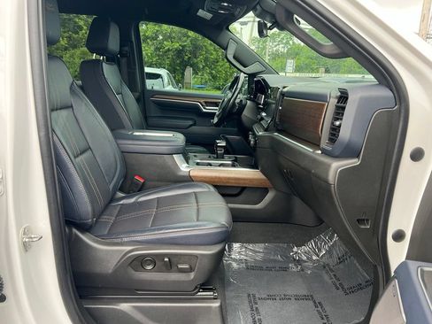 Used 2022 Chevrolet Silverado 1500 High Country w/ Technology Package AWD/4WD image 29