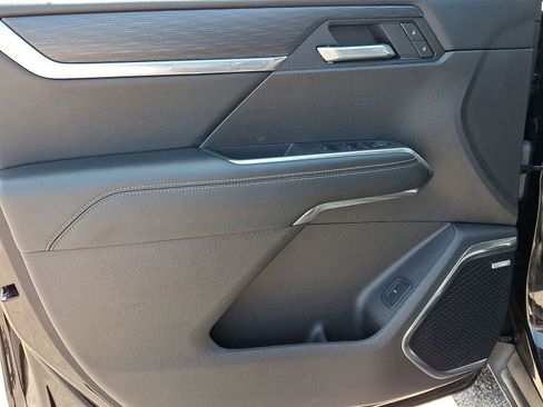 Certified 2025 GMC Acadia Elevation FWD image 28