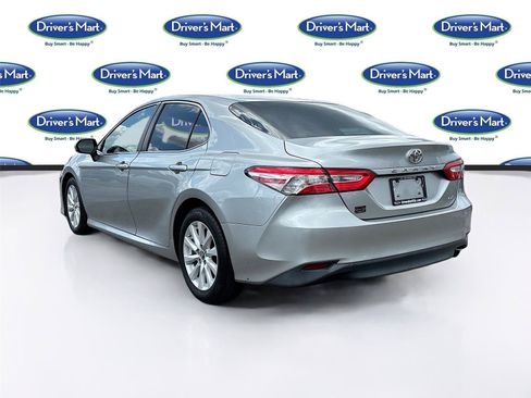 Used 2018 Toyota Camry LE FWD image 5
