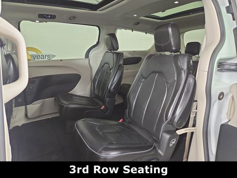 Used 2018 Chrysler Pacifica Limited image 12