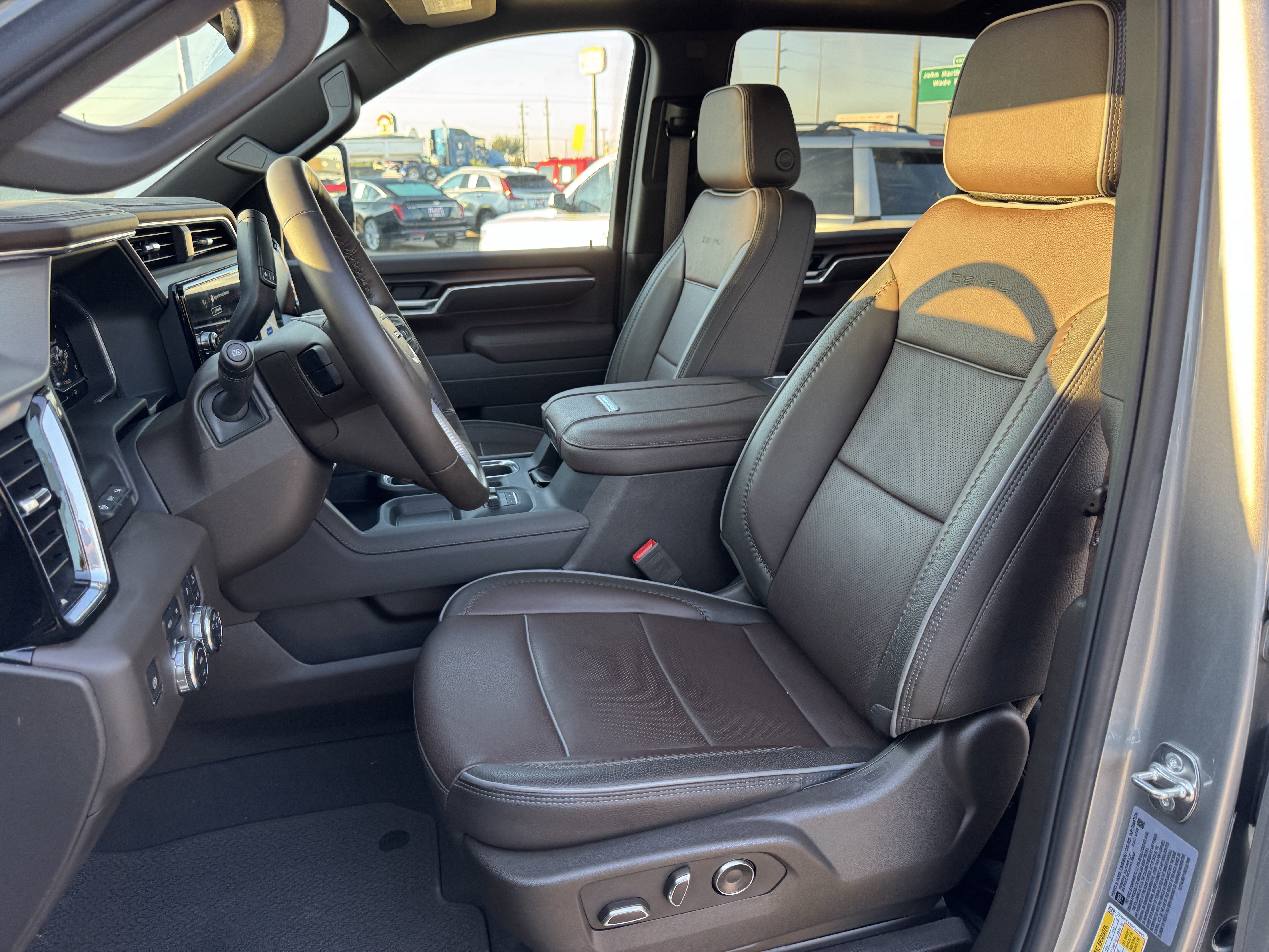 Used 2025 GMC Sierra 2500 Denali w/ Denali Reserve Package AWD/4WD image 23