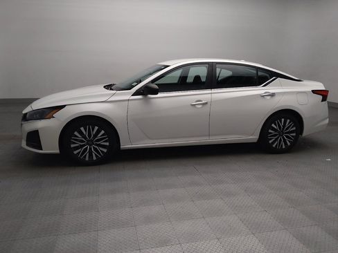Used 2024 Nissan Altima 2.5 SV FWD image 2