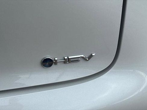 Certified 2025 Toyota Prius LE image 33