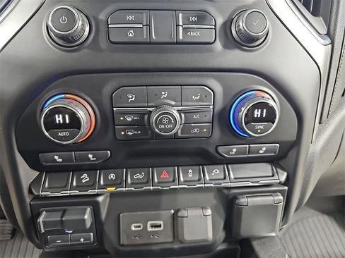 Used 2020 Chevrolet Silverado 1500 RST image 30