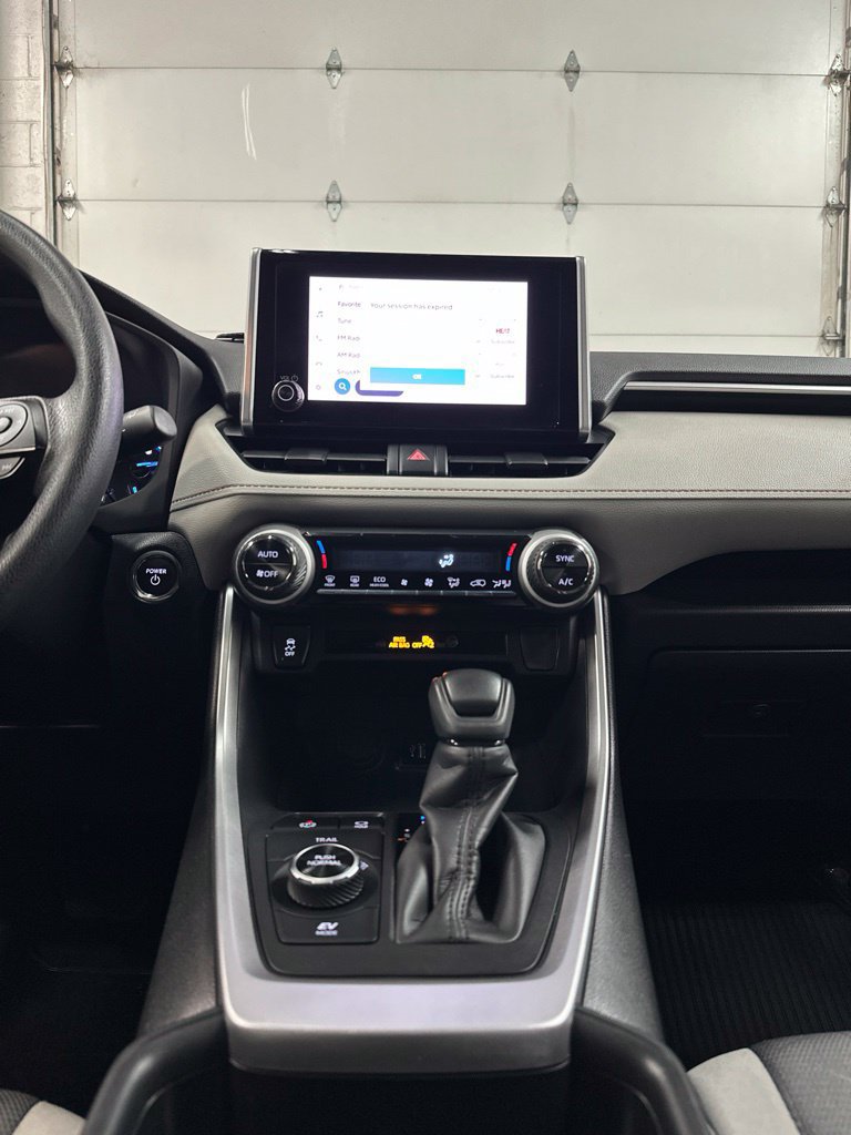 Used 2025 Toyota RAV4 XLE AWD/4WD image 23