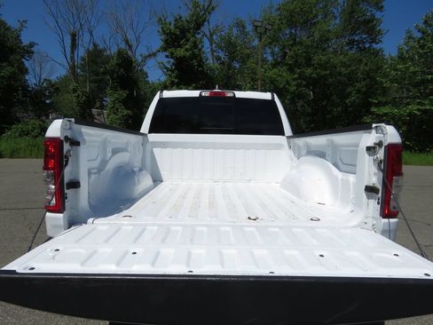 Used 2019 RAM 1500 Big Horn AWD/4WD image 17