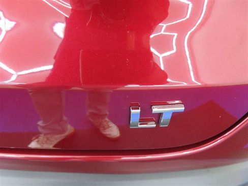 Used 2025 Chevrolet Trax LT w/ LT Convenience Package FWD image 14