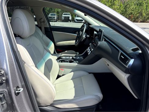 Used 2021 Genesis G70 2.0T image 10