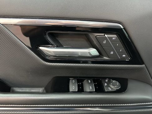 Used 2025 GMC Sierra EV Denali AWD/4WD image 18