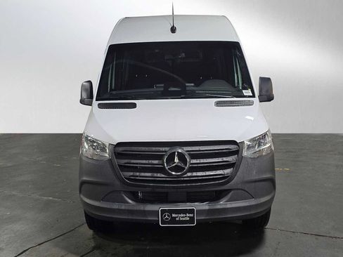 Used 2025 Mercedes-Benz Sprinter 2500 image 8