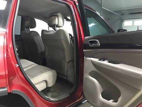 Used 2011 Jeep Grand Cherokee Laredo w/ Security & Convenience Group AWD/4WD image 15
