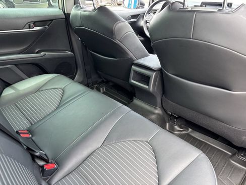Used 2021 Toyota Camry SE FWD image 11