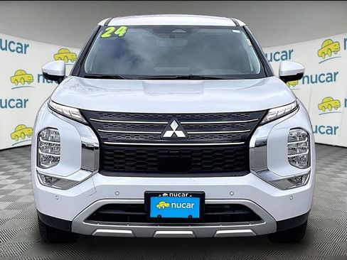 Used 2024 Mitsubishi Outlander SE image 2