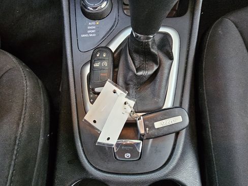 Used 2014 Jeep Cherokee Latitude w/ Comfort/Convenience Group image 33