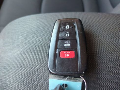 Used 2021 Toyota Corolla LE image 32