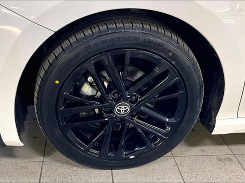 Used 2025 Toyota Camry SE image 7