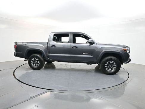 Used 2022 Toyota Tacoma TRD Off-Road AWD/4WD image 8