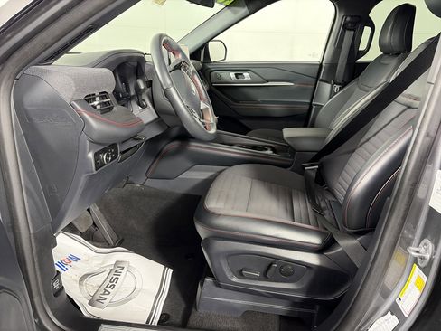 Used 2025 Ford Explorer ST-Line w/ ST-Line Street Pack image 15