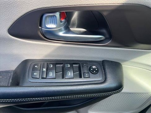 Used 2021 Chrysler Voyager Lxi FWD image 10