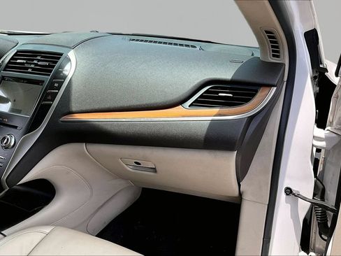 Used 2018 Lincoln MKC Select w/ Select Plus Package FWD image 18