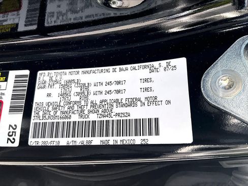 Used 2025 Toyota Tacoma SR5 AWD/4WD image 36