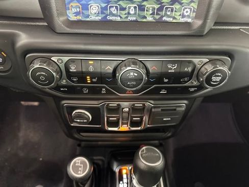 Used 2022 Jeep Gladiator Sport image 23