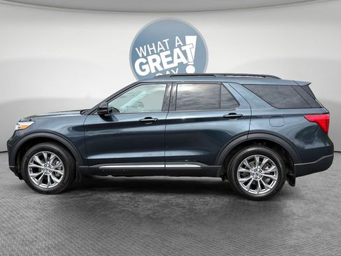 Used 2024 Ford Explorer XLT w/ Equipment Group 202A AWD/4WD image 7