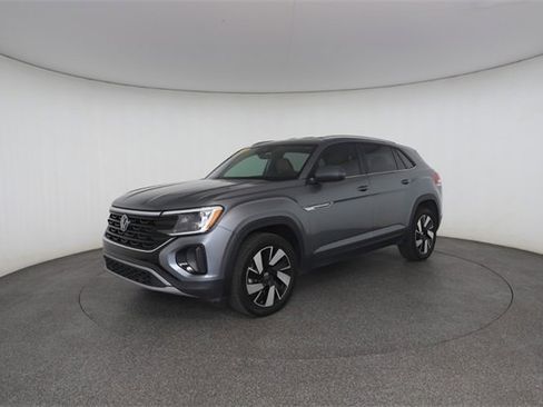 Used 2024 Volkswagen Atlas Cross Sport SE image 3
