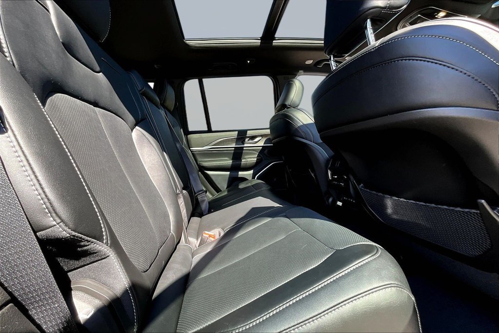 New 2027 Jeep Grand Cherokee Limited AWD/4WD image 10