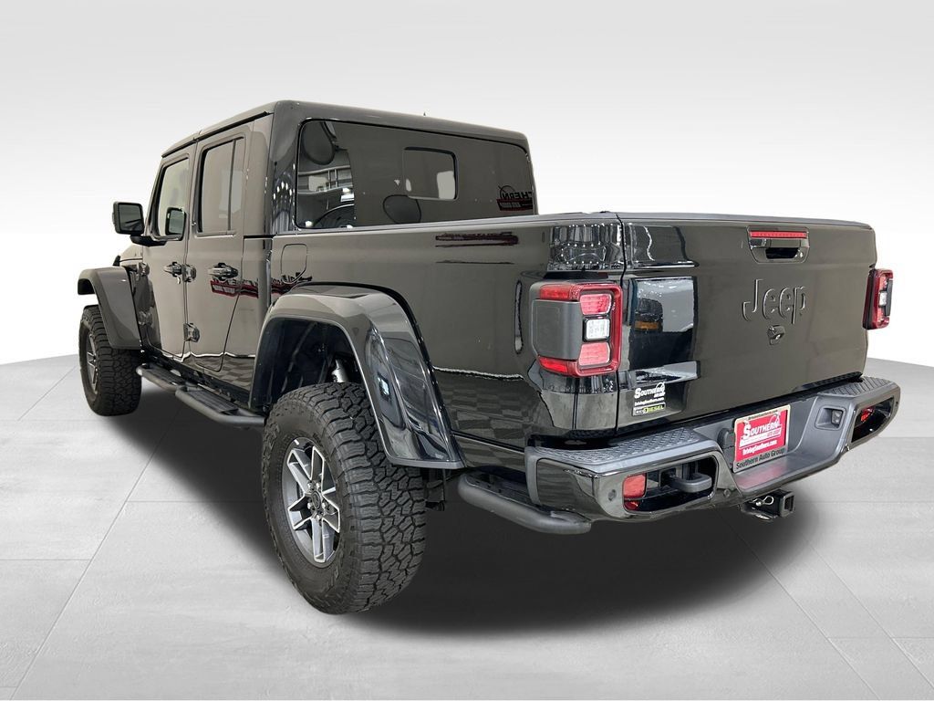 Used 2021 Jeep Gladiator Overland AWD/4WD image 3