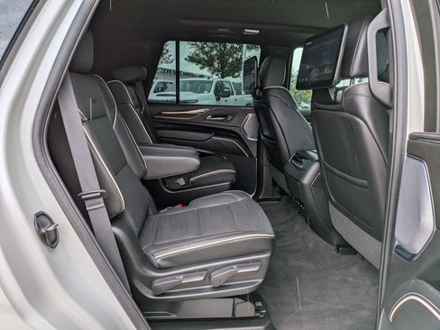 Used 2024 Cadillac Escalade Premium Luxury w/ Performance Package AWD/4WD image 27