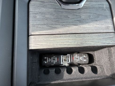 Used 2025 RAM 1500 Limited AWD/4WD image 33
