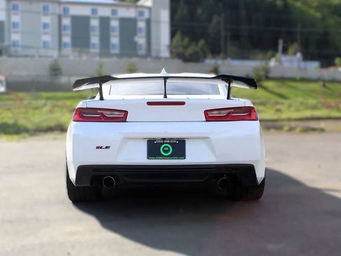 Used 2018 Chevrolet Camaro SS RWD image 7