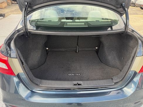 Used 2017 Nissan Sentra SV image 9