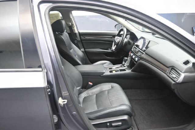 Used 2018 Honda Accord Touring image 28